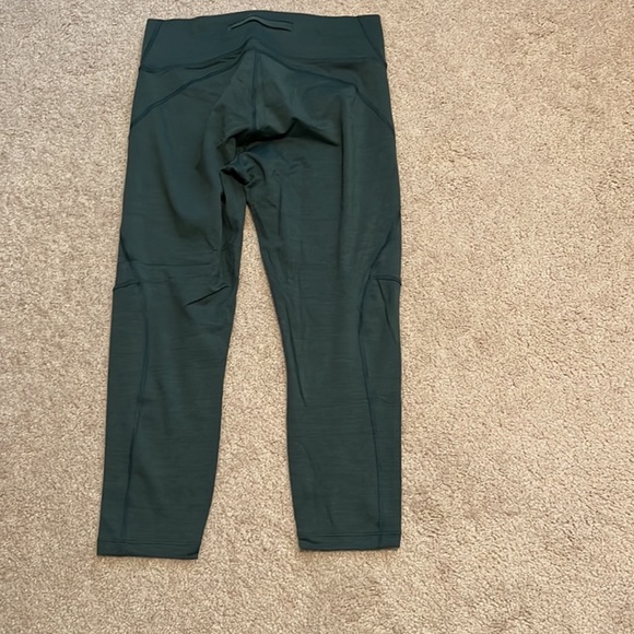 Outdoor Voices Women’s Green Capris, Sz Large - Picture 4 of 4